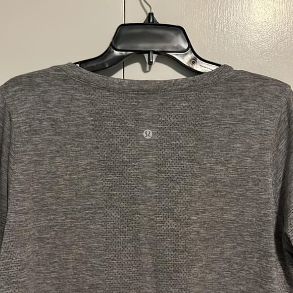 Lululemon Swiftly relaxed LS size 10 Like New - Picture 5 of 7